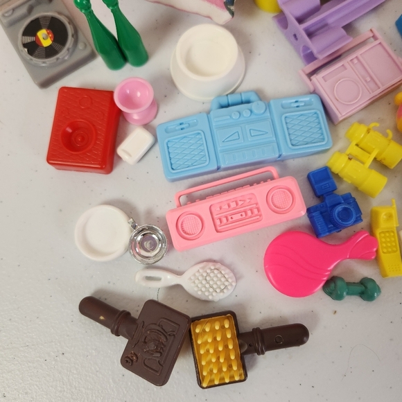 Vintage 1990s Barbie Doll House Accessories Lot Pillows Boombox Phone Dishes 90s - Picture 7 of 11
